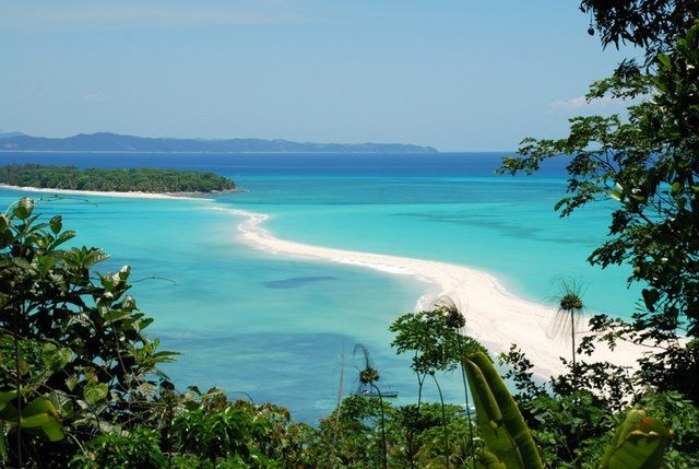 2013-07-21_01_02_Madagascar-Bay-Laguna-Beautiful-Sea-White-Sand.jpg